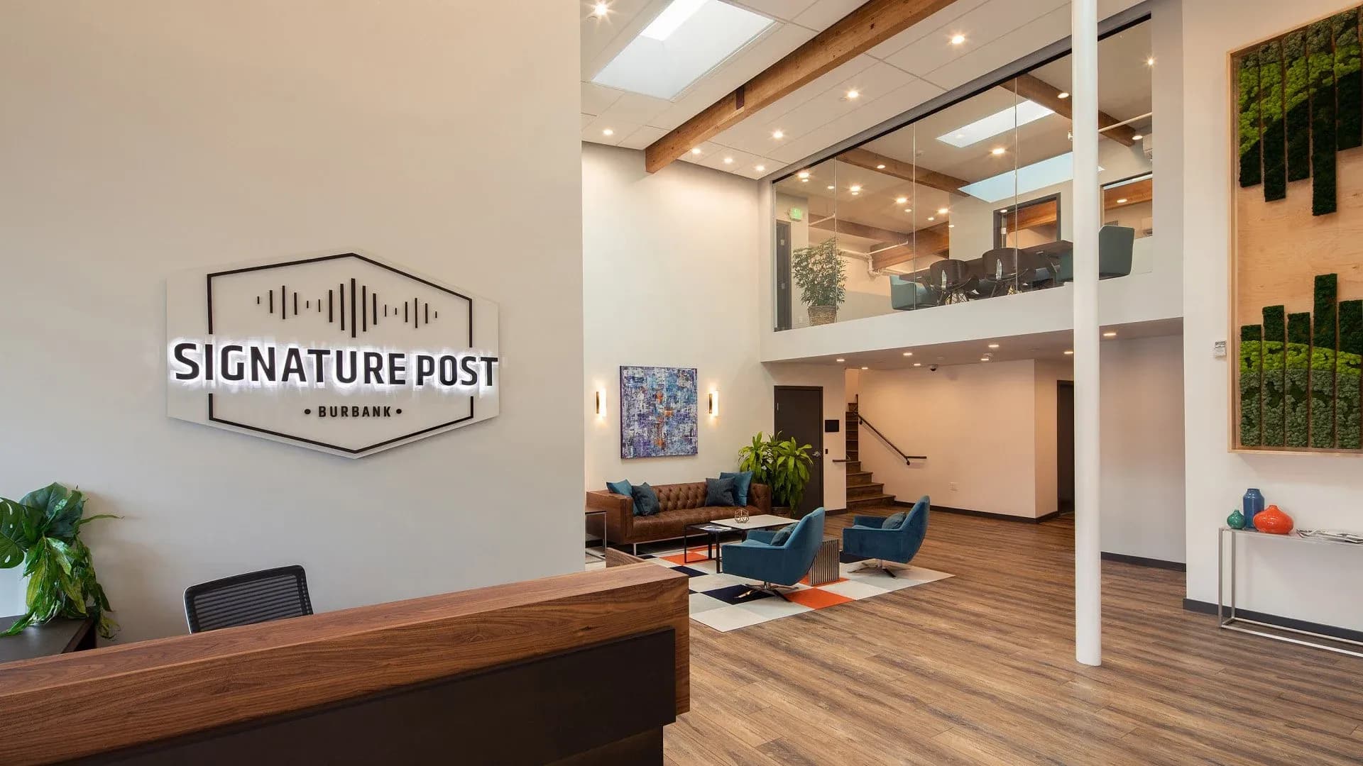 Signature Post Burbank